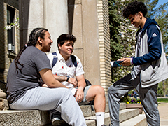 SEU Spanish students sitting outside on campus